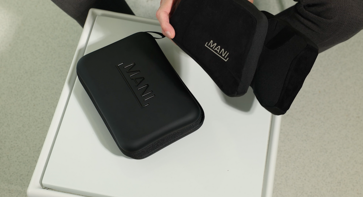 MANI Flow with carry case, cleaning cloth, and quick start guide